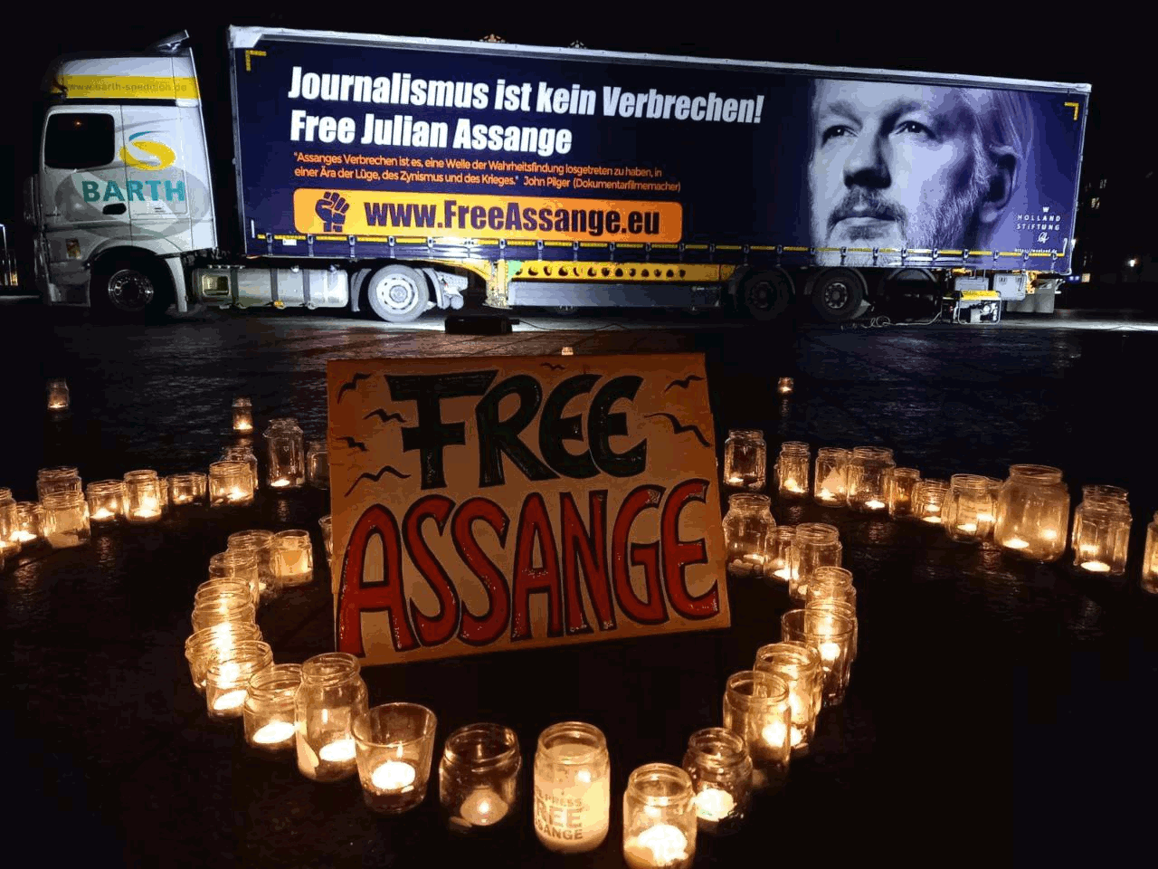 "Free Julian Assange"-LKW unterwegs - Wau Holland Stiftung